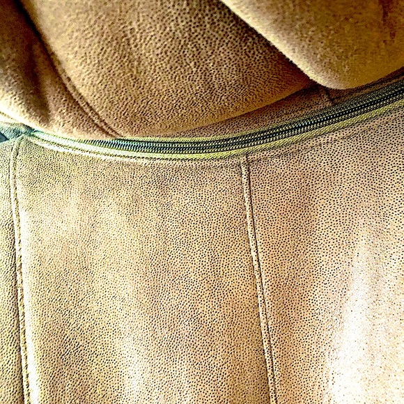 COPY - 🔥Very warm leather shearling coat with detachable hood. 🔥 - Picture 4 of 4